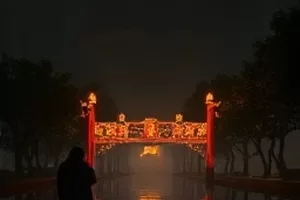 《铁轨尽头》废弃站台与延伸铁轨画面